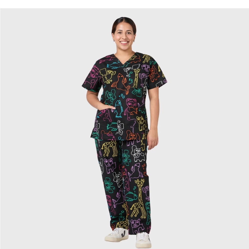Clarascrubs Fluorescent animal scrub set